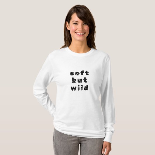 Soft but wild – Minimalistisches Statement T-Shirt (Voorkant volledig)