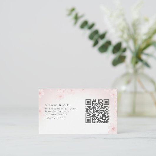 Soft Cherry Blossom RSVP QR Code Enclosure Kaart (Staand voorkant)