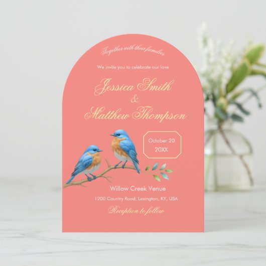 Soft Coral Bluebirds en Golden Script Wedding Kaart (Staand voorkant)