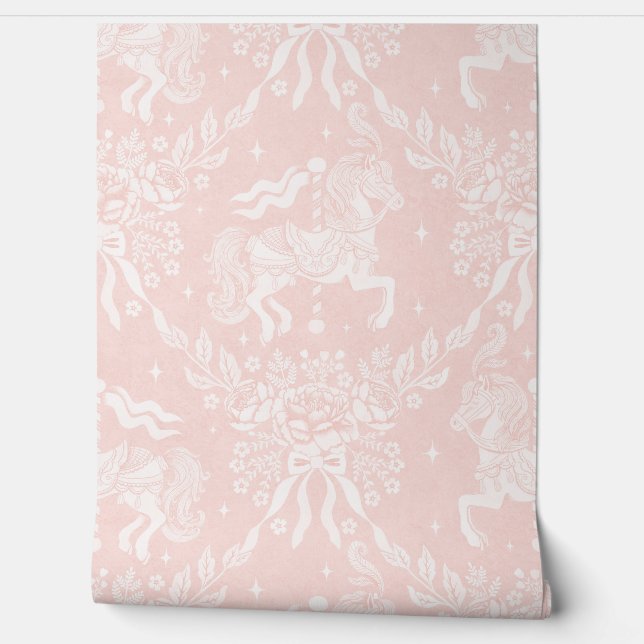 Soft Coral Rococo Carousel Horses & Florals Behang (Afrollen)