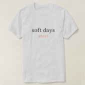 Soft Days Ahead – Minimal Lowercase Typography wit T-shirt (Design voorkant)