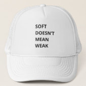 SOFT DOESN'T MEAN WEAK TRUCKER PET (Voorkant)
