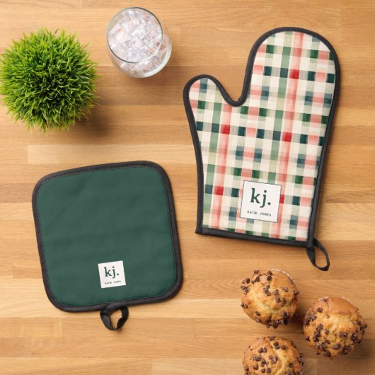Soft evergreen gingham monogram ovenwant & pannenlap set (Top down)