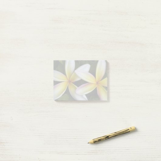 Soft Hawaiian Plumerias Post-it® Notes (Op bureau)