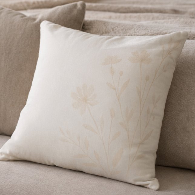 Soft Ivory Florals Throw Pillow Kussen (Muted gray and peach-beige florals designed for serene bedrooms and reading corners)