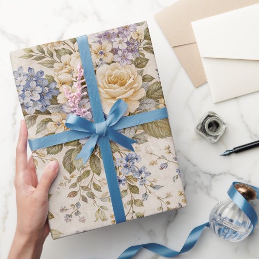 Soft Ivory Garden Bloom Cadeaupapier (Geschenken)