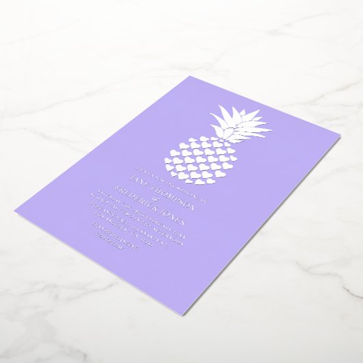 Soft Lilac & Silver Tropical Pineapple Wedding Folie Uitnodiging (Gedraaid)