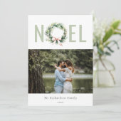Soft Noel Blush Green Christmas Wreath Foto Feestdagenkaart (Staand voorkant)