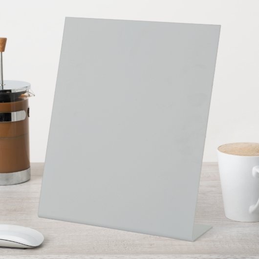 Soft Pale Gray Geometric Reclamebord Met Voetstuk (Insitu)