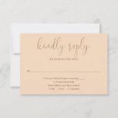 Soft Peach Modern Chic Elegant Script Wedding RSVP Kaartje (Voorkant)