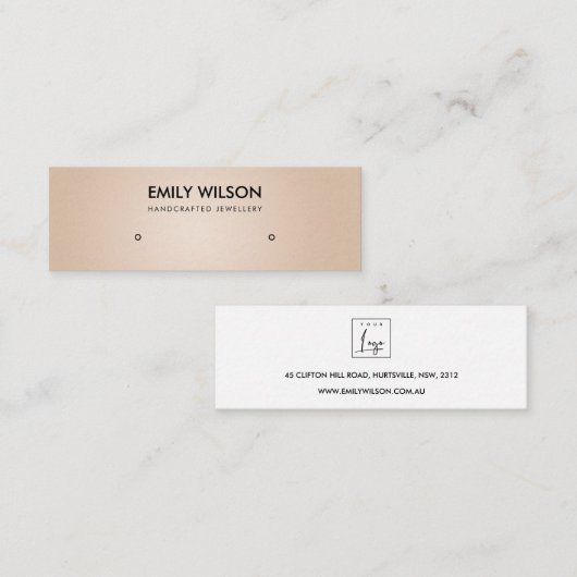 SOFT PEARL BLUSH PEACH STUD EARRING DISPLAY LOGO MINI VISITEKAARTJE (Voorkant / Achterkant)