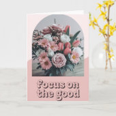 Soft Pink Floral Photo "Focus on the Good" Retro  Kaart (Gele Bloem)