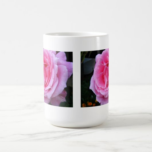 Soft Pink Rose in Full Bloom Drank Mok (Center)