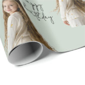 Soft Sage Green & Aangepaste Verjaardag tekst en f Cadeaupapier (Rol Hoek)