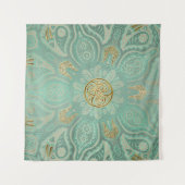 Soft Sage Green en Gold Celtic Mandala Tapestry Wandkleed (Voorkant (horizontaal))