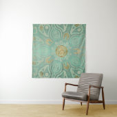 Soft Sage Green en Gold Celtic Mandala Tapestry Wandkleed (In Situ (horizontaal))