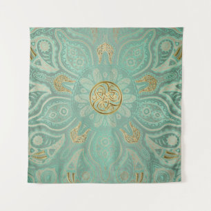 Soft Sage Green en Gold Celtic Mandala Tapestry Wandkleed