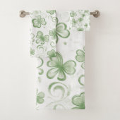 Soft Shamrock Whispers in Sage Green Bad Handdoek (Insitu)