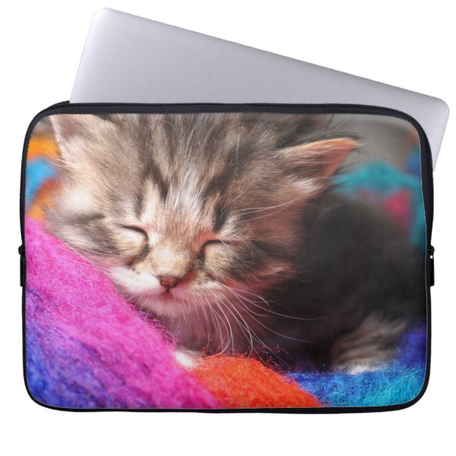 Soft Sleepy Newborn Kitten Phototgraph Laptop Sleeve (Voorkant)