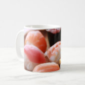 Soft Sushi Delight – Wooden Plate Series Koffiemok (Voorkant links)