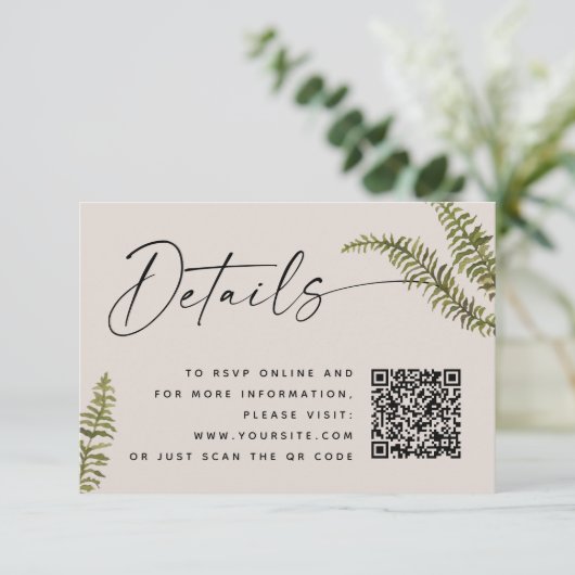 Soft Warm Taupe Fern Wedding Details. Botanical QR Informatiekaartje (Staand voorkant)