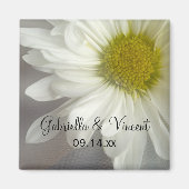 Soft White Daisy on Grey Wedding Magneet (Voorkant)