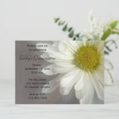 Soft White Daisy Quinceanera Uitnodiging (Staand voorkant)