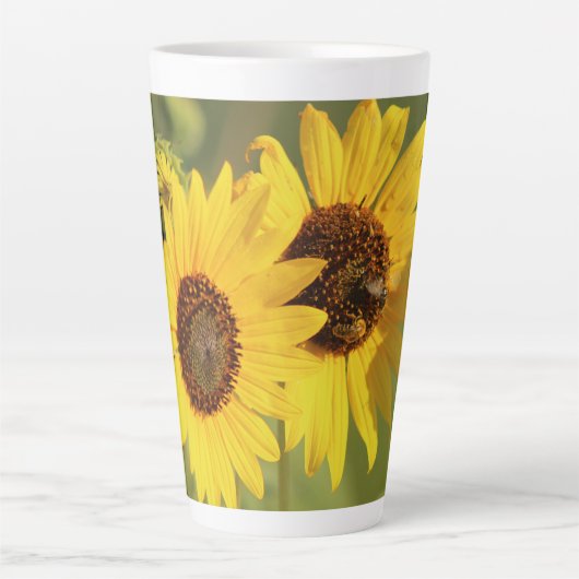 Soft Yellow Wild Sunflowers and Bees Photograph Latte Mok (Voorkant)