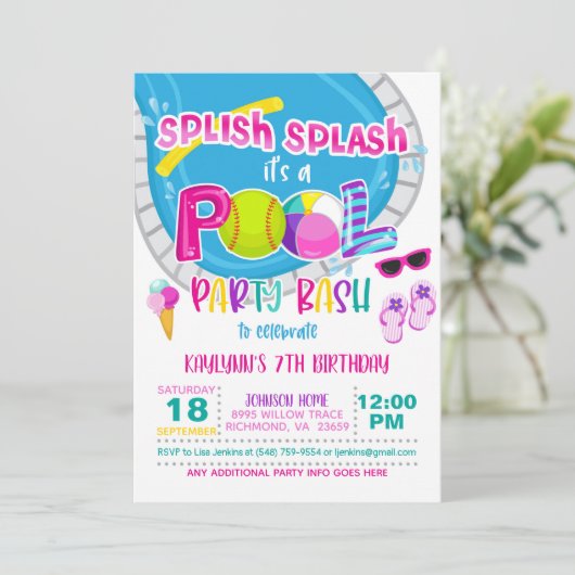 Softbal zwembadfeest verjaardagsuitnodiging - Meis Kaart (Staand voorkant)