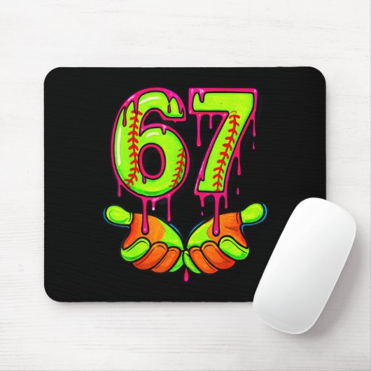 Softball 67 Six Seven Funny Gen Alpha Meme Drip Te Muismat (Met muis)