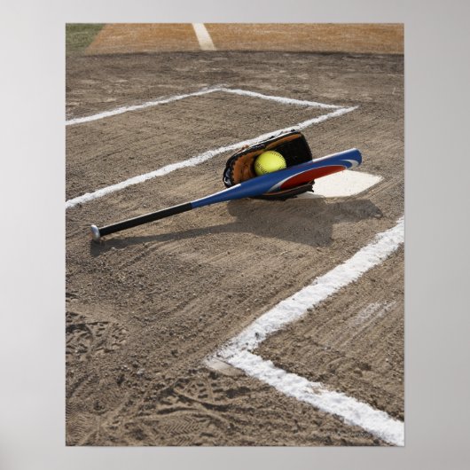 Softball, softballhandschoen en knuppel thuis bord poster (Voorkant)