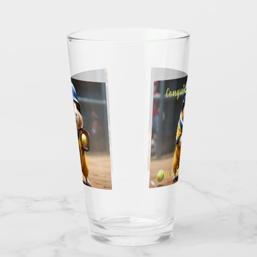 Softball Superstar: Het grote spel van het cavia, Glas (Rechts)