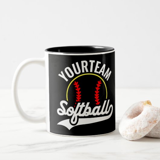 Softball Team Speler VOEG NAAM TOE Personalized Le Tweekleurige Koffiemok (Met donut)
