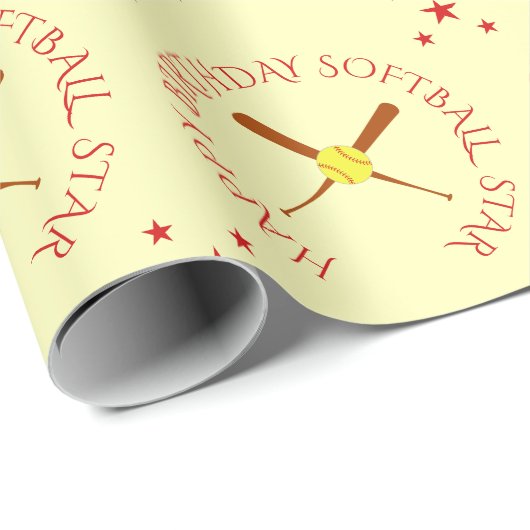 Softball-verjaardag aangepast rood tekstcrème cadeaupapier (Rol Hoek)