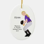 Softball Vrouw Blonde Paars & White Keramisch Ornament (Voorkant)