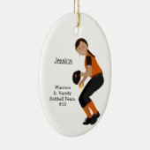 Softball Vrouw Donkere haarzwart & Oranje Keramisch Ornament (Rechts)