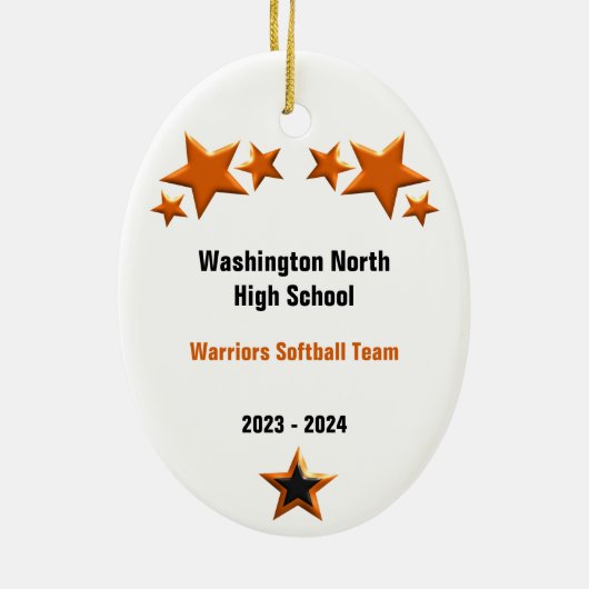 Softball Vrouw Donkere haarzwart & Oranje Keramisch Ornament (Achterkant)