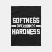 Softness Overcomes Hardness. Yielding To Strength Fleece Deken (Voorkant)