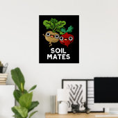 Soil Mates Funny Beet Root Pun Dark BG Poster (Thuiskantoor)