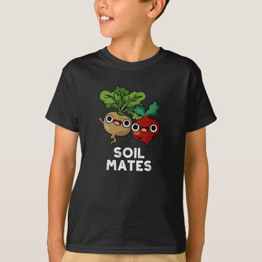Soil Mates Funny Beet Root Pun Dark BG T-shirt (Voorkant)