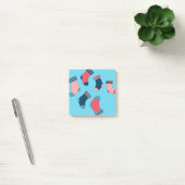 Sokken voor kerstinslag op blauwe achtergrond post-it® notes (Kantoor)