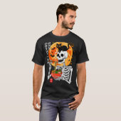 Soky Skeleton Eating Ramen Bowl With Cat Halloween T-shirt (Voorkant volledig)