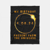 Solar Eclipse 2024 Verjaardag Cadeau 4.8.24 Totali Fleece Deken (Voorkant)
