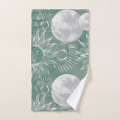 Solar Mystique | Dusty Green Silver Moon Stars Sun Bad Handdoek (Handdoek)