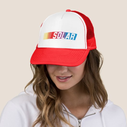 Solar Trucker Hat Pet (In situ)
