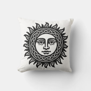 Solar Visage Sigil – Zwarte Zon Embleem T-shirt Kussen