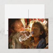 Soldaat: Een vluchtelingenkind helpen Briefkaart (Voorkant / Achterkant)