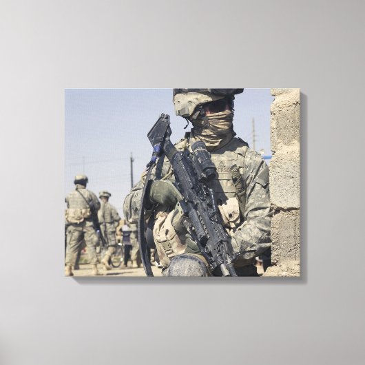 Soldaat gewapend met een MK-48 Canvas Afdruk (Voorkant)