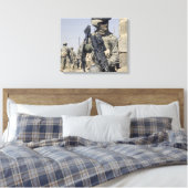Soldaat gewapend met een MK-48 Canvas Afdruk (Insitu (Slaapkamer))