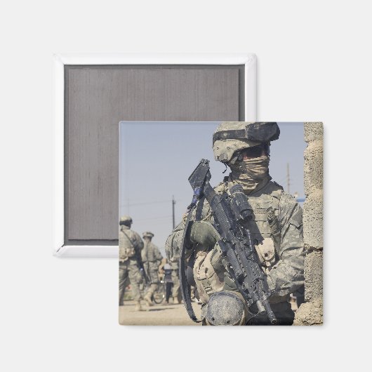 Soldaat gewapend met een MK-48 Magneet (Voorkant / Achterkant)